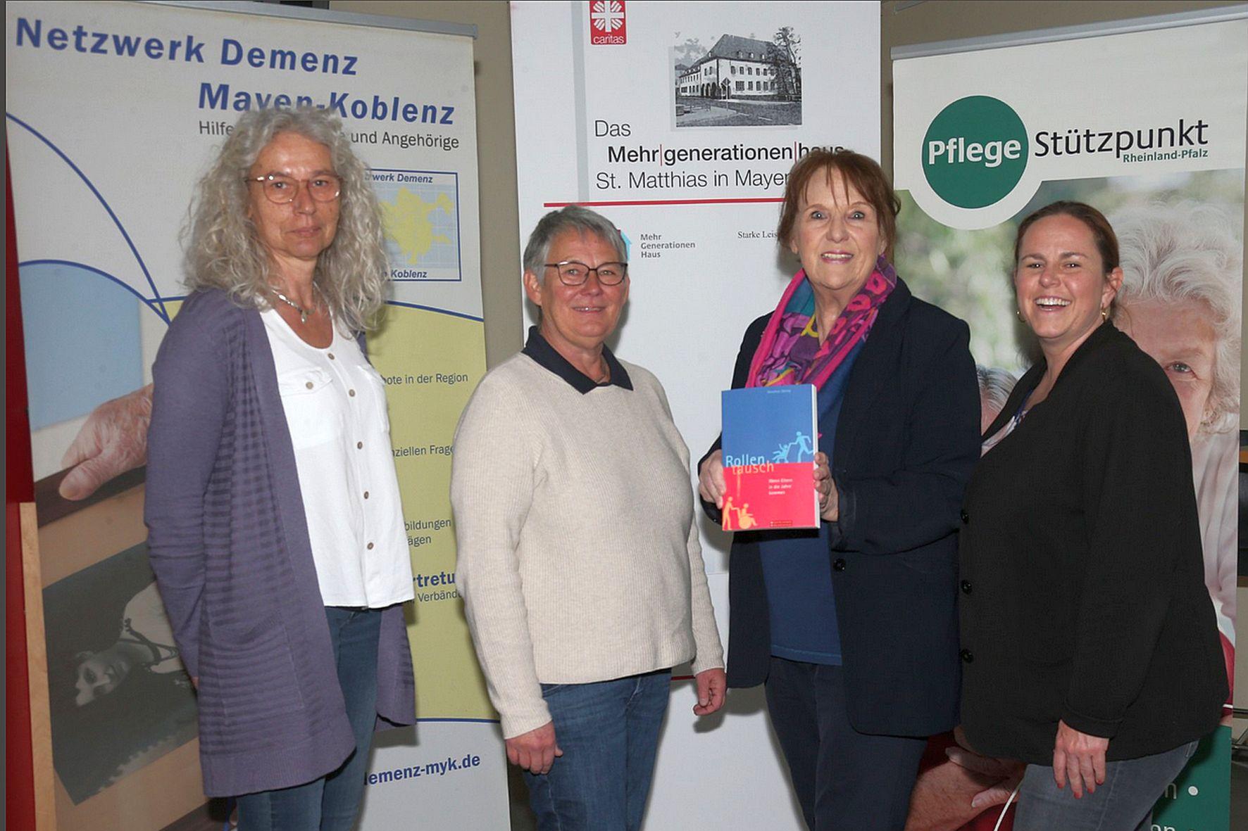 Dorothee Waldorf (Pflegestützpunkt Mayen-Vordereifel) und Martina Pickhardt (Pflegestützpunkt Maifeld) freuten sich mit Dorothee Döring und MGH-Koordinatorin Susanne Breitbach (von links) über die gute Resonanz.