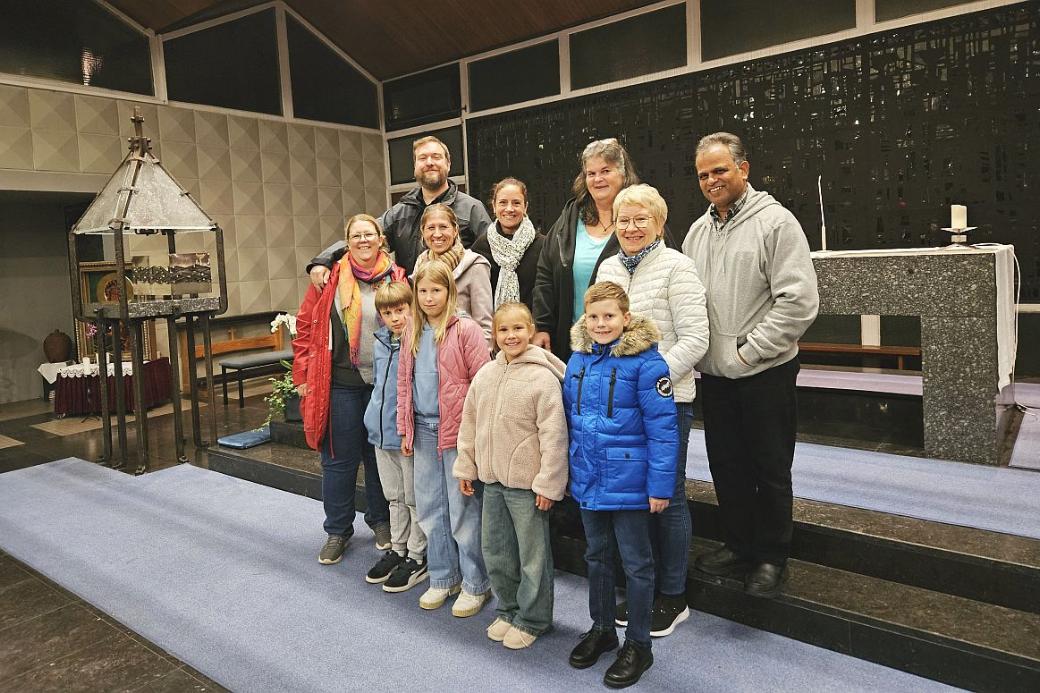 Das Vorbereitungsteam mit (hinten von links) Sahra und Benjamin Kläs, Aline Gottschalk, Sabrina Bellmann, Petra Knaubert, Bärbel Freydag und  Pater Selva  (Aruf Selvamani Selvanayagam).