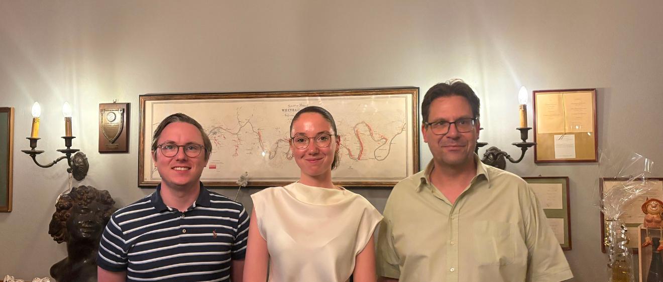 Markus Demmer (Vorsitzender, rechts), Emmely Denk (Beisitzerin) und Jan Zupan (Stellvertretender Vorsitzender) bilden den Vorstand.