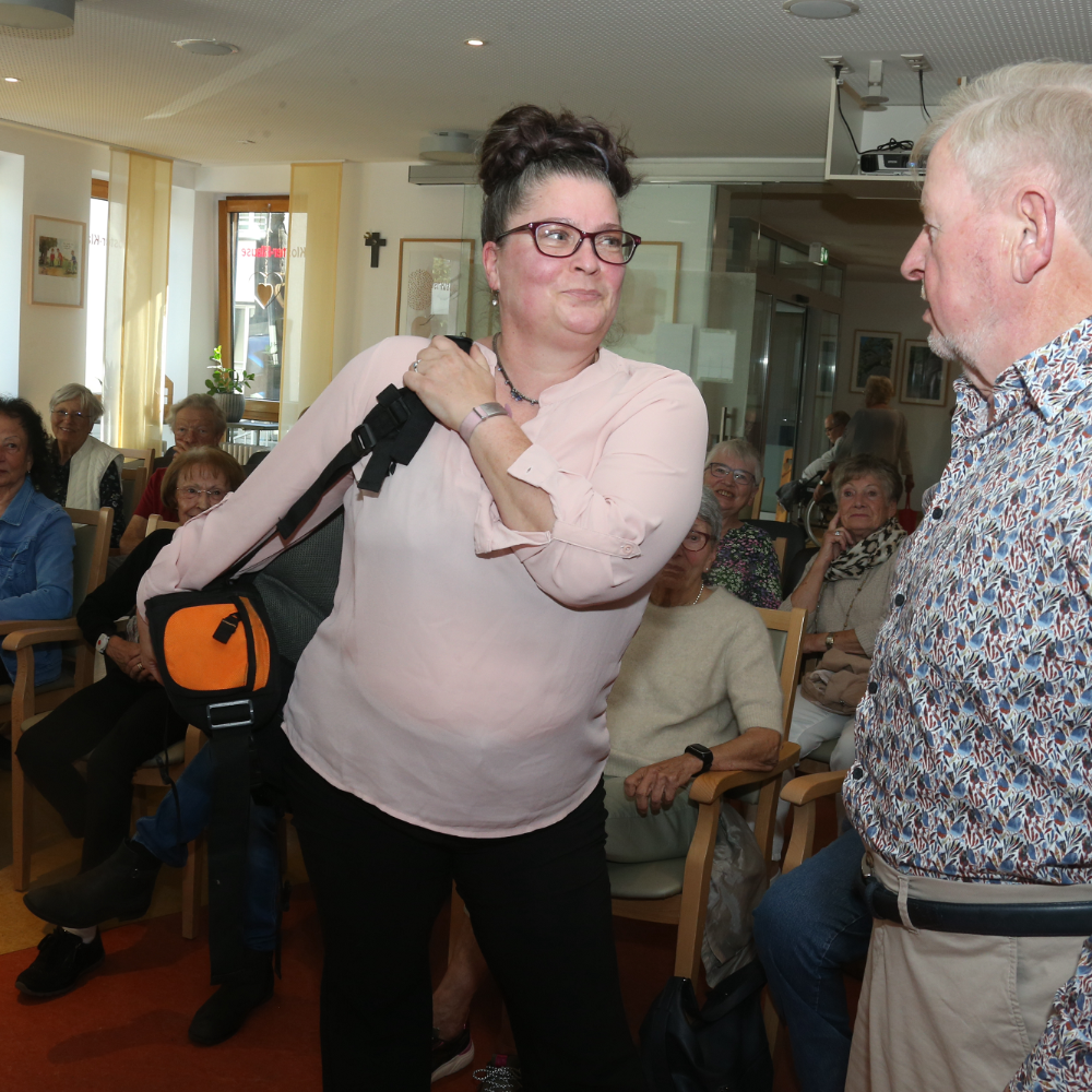 Ivone Busch bei ihrer Lesung im Caritashaus-Klösterchen in Mayen.
