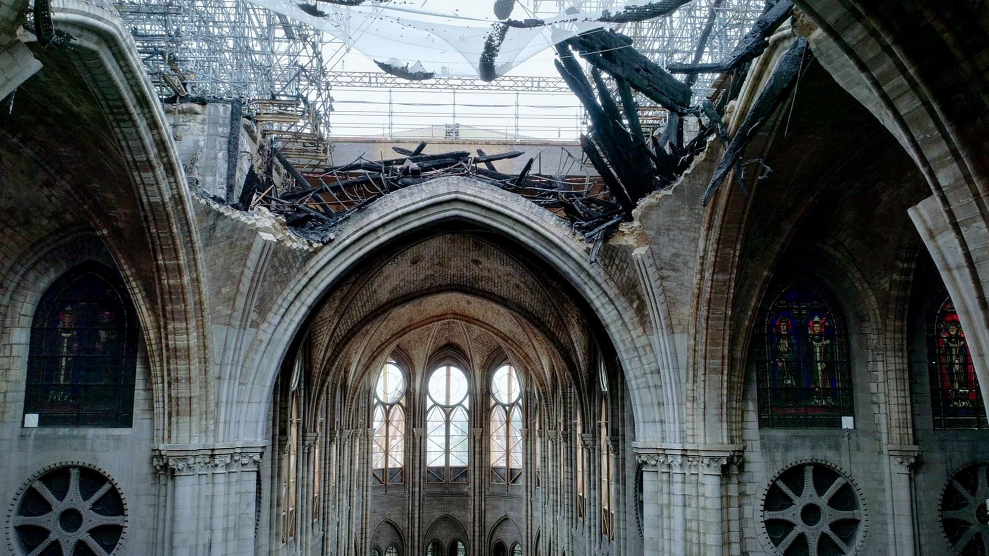 Die Jahrhundertbaustelle, 4. Oktober , 10.35 Uhr ARTE Eingestürzte Decke der Pariser Kathedrale Notre-Dame.