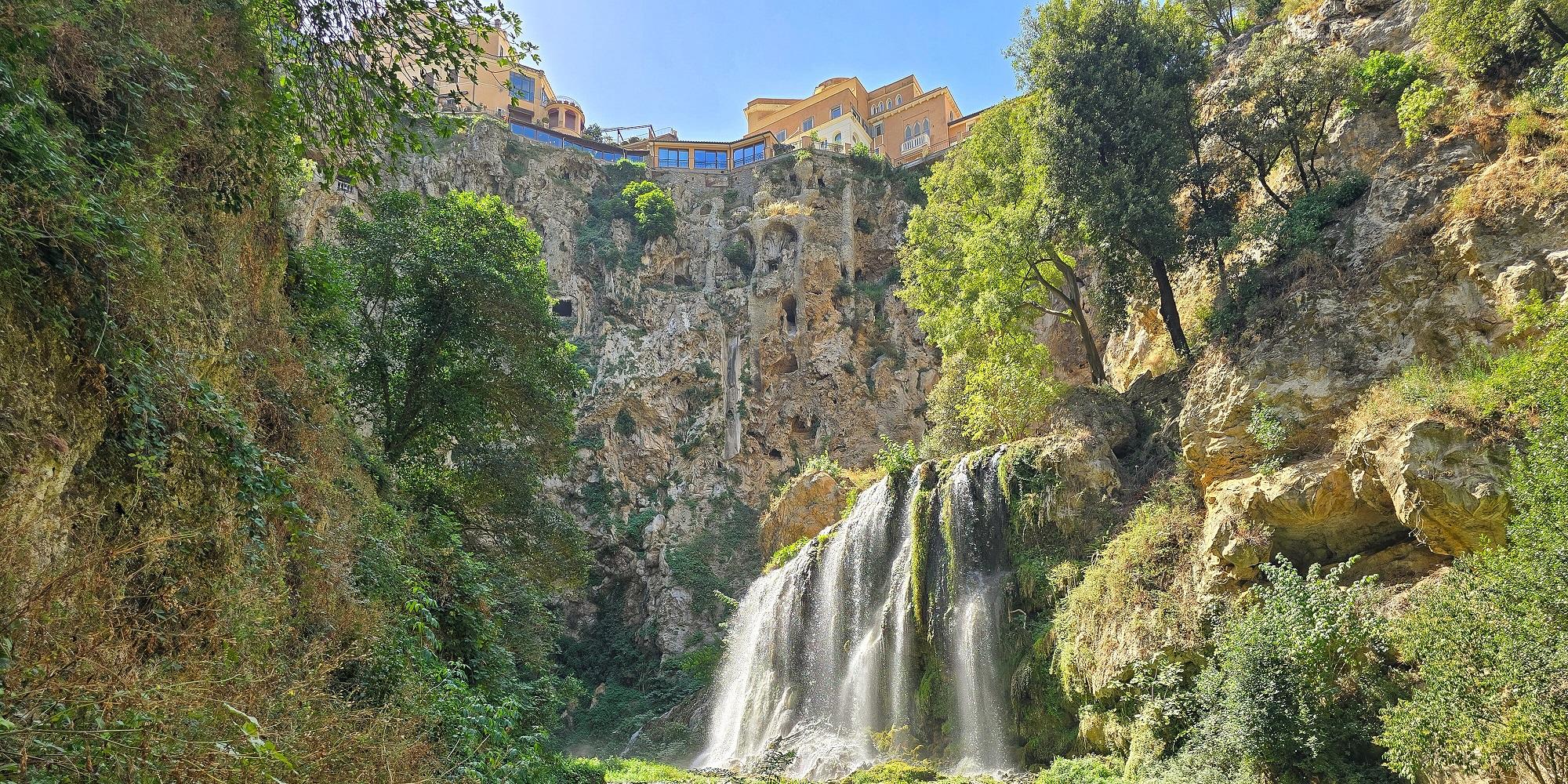 Wasserfälle (Cascatelle), Höhlengänge und Grotten unterhalb der Villa Gregoriana in Tivoli.