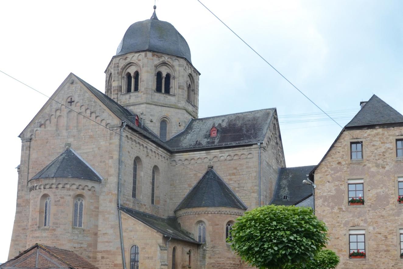 Außenansicht der Klosterkirche Sponheim