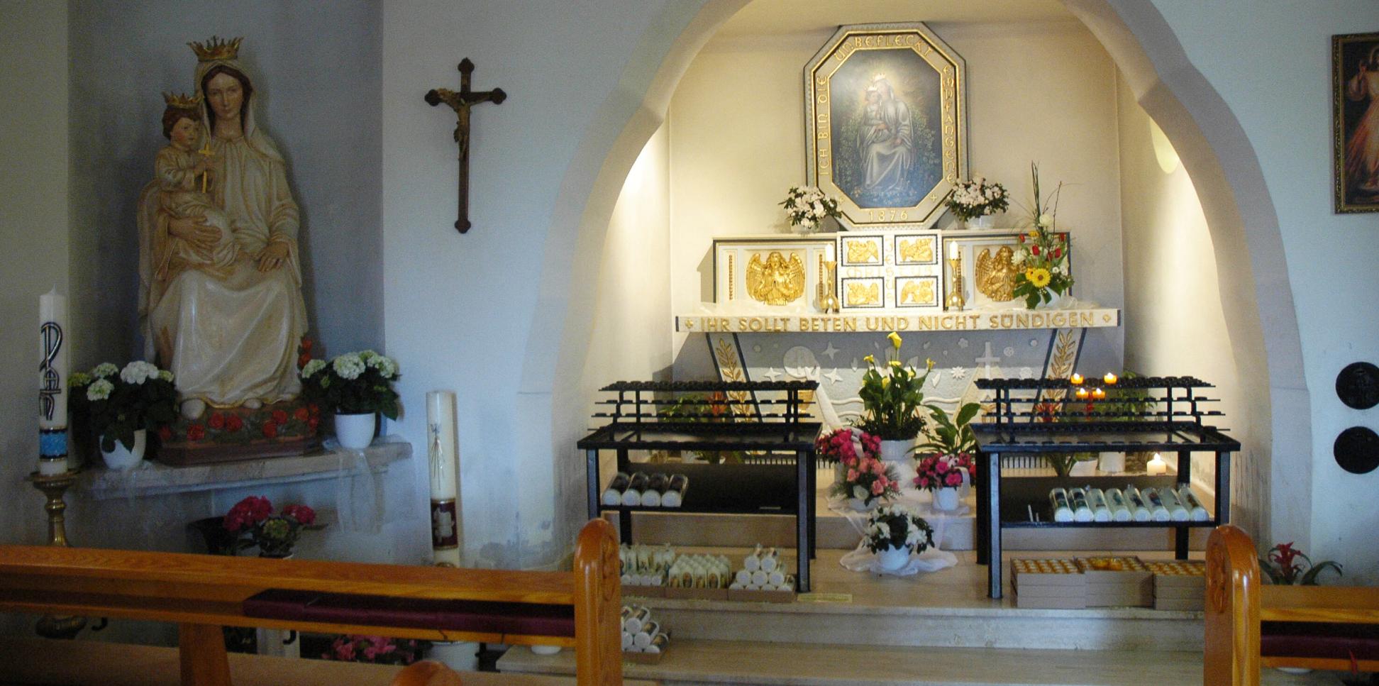 Innenansicht der  Marienkapelle im Härtelwald in Marpingen im Jahr 2013.