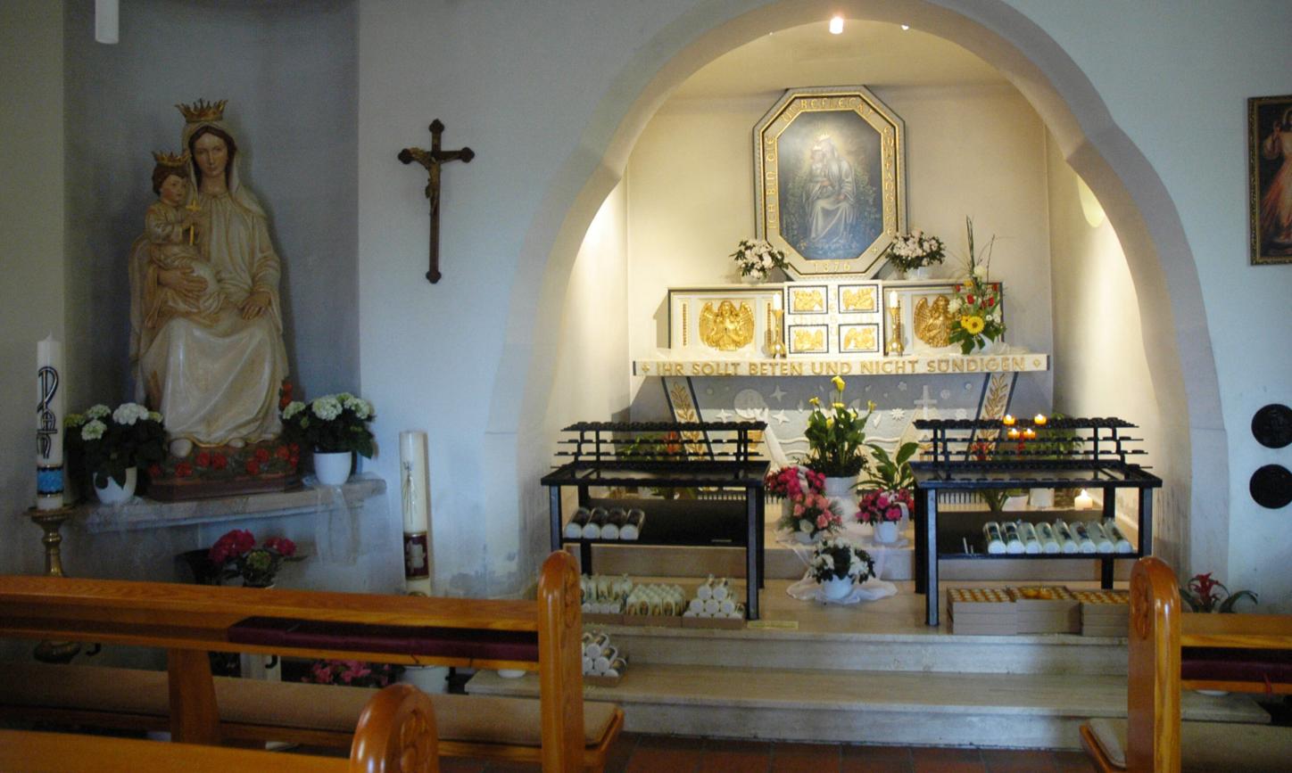 Innenansicht der  Marienkapelle im Härtelwald in Marpingen im Jahr 2013.