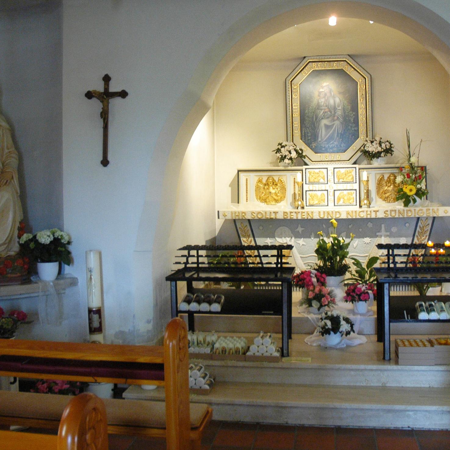 Innenansicht der  Marienkapelle im Härtelwald in Marpingen im Jahr 2013.