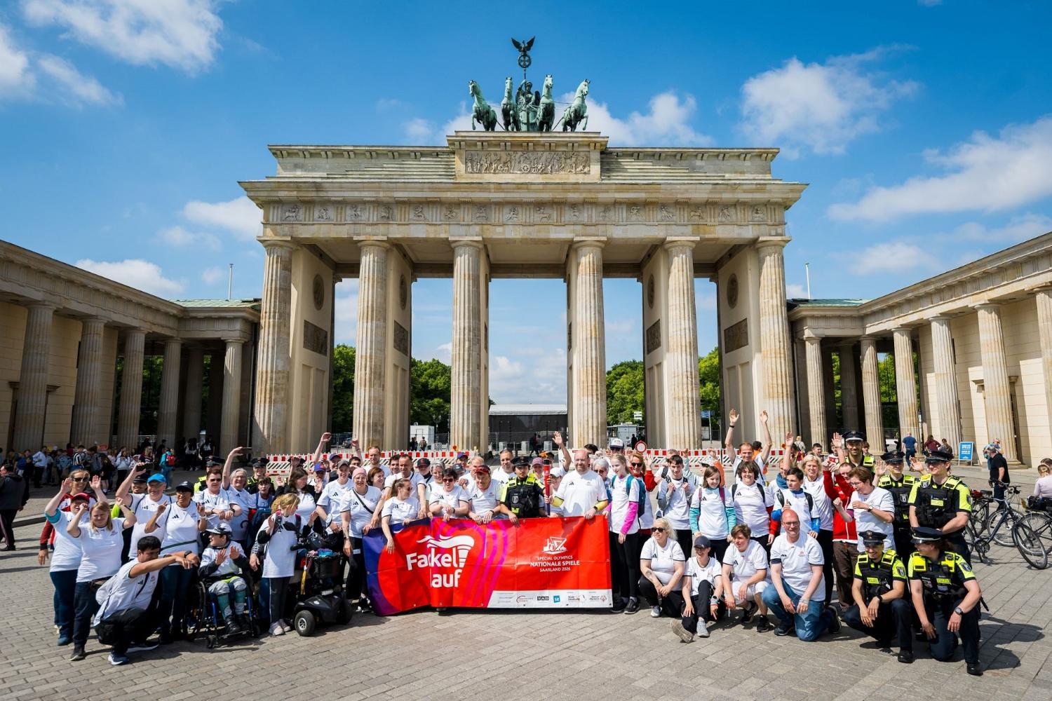 Gruppenbild vor dem Brandenburger Tor