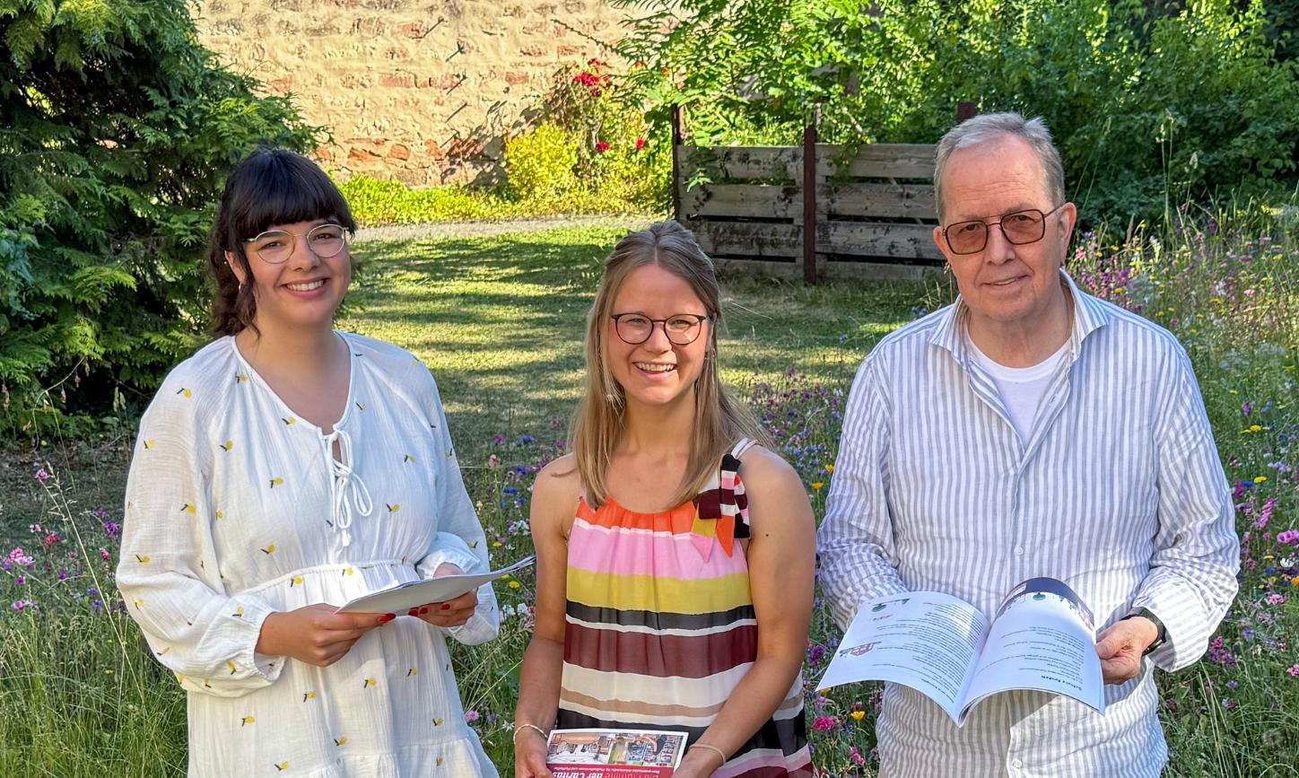 Sie gehören zum Caritas-Fluthilfeteam beim Caritas­verband für die  Diözese Trier: Susanne Willems, Judith Wörz-Becker und Joachim Schäferbarthold.