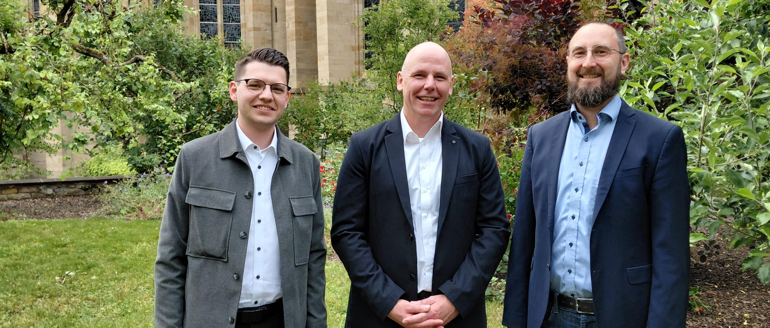 Manuel Hauth, Torsten Wahl und Raphael Collinet (von links) werden sich als Diakone für eine gerechte Welt einsetzen.