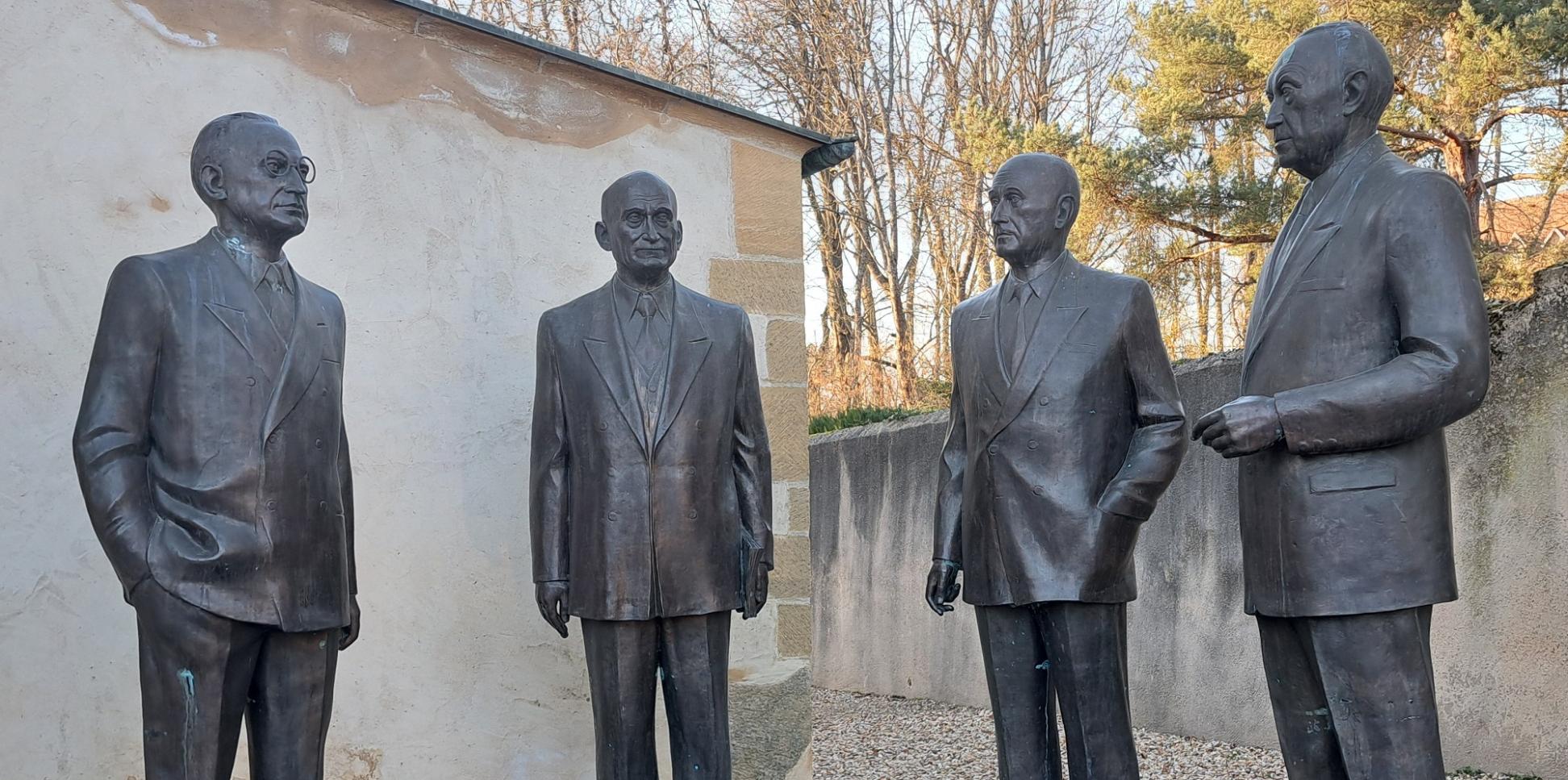 Ein Denkmal in Scy-Chazelles erinnert an Robert Schuman (zweiter von links) als einen Gründervater der europäischen Gemeinschaft.