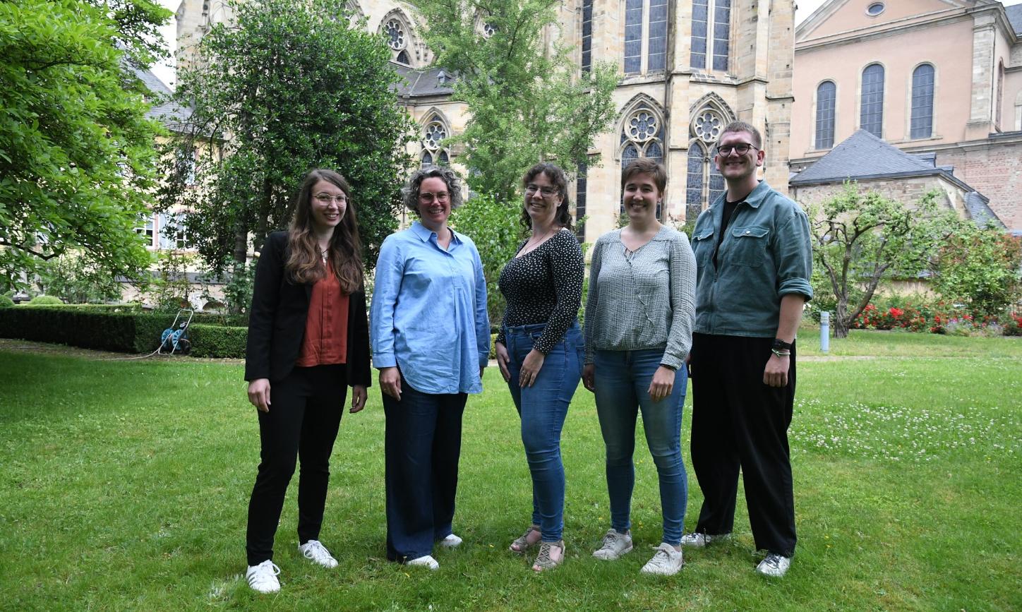 Die neuen Seelsorgerinnen mit Ausbildungsleiter Matthias Beer in Trier.