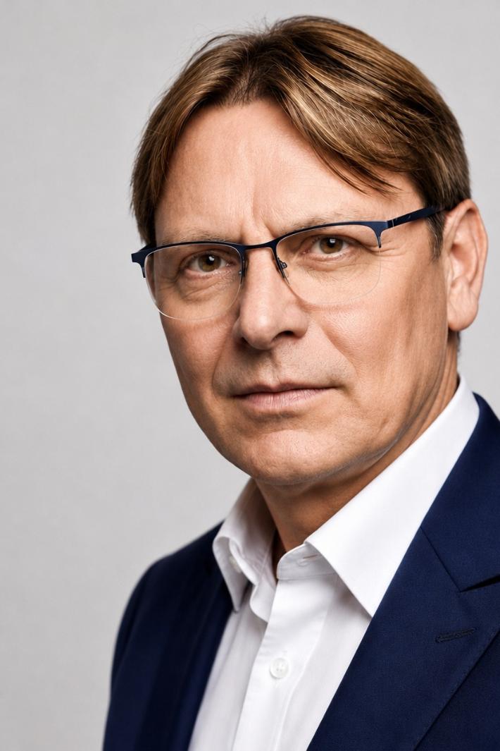 Portrait-Foto von Stefan Stürmer