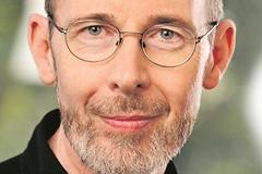 Portraitbild von Pfarrer Dr. Gerd Fösges