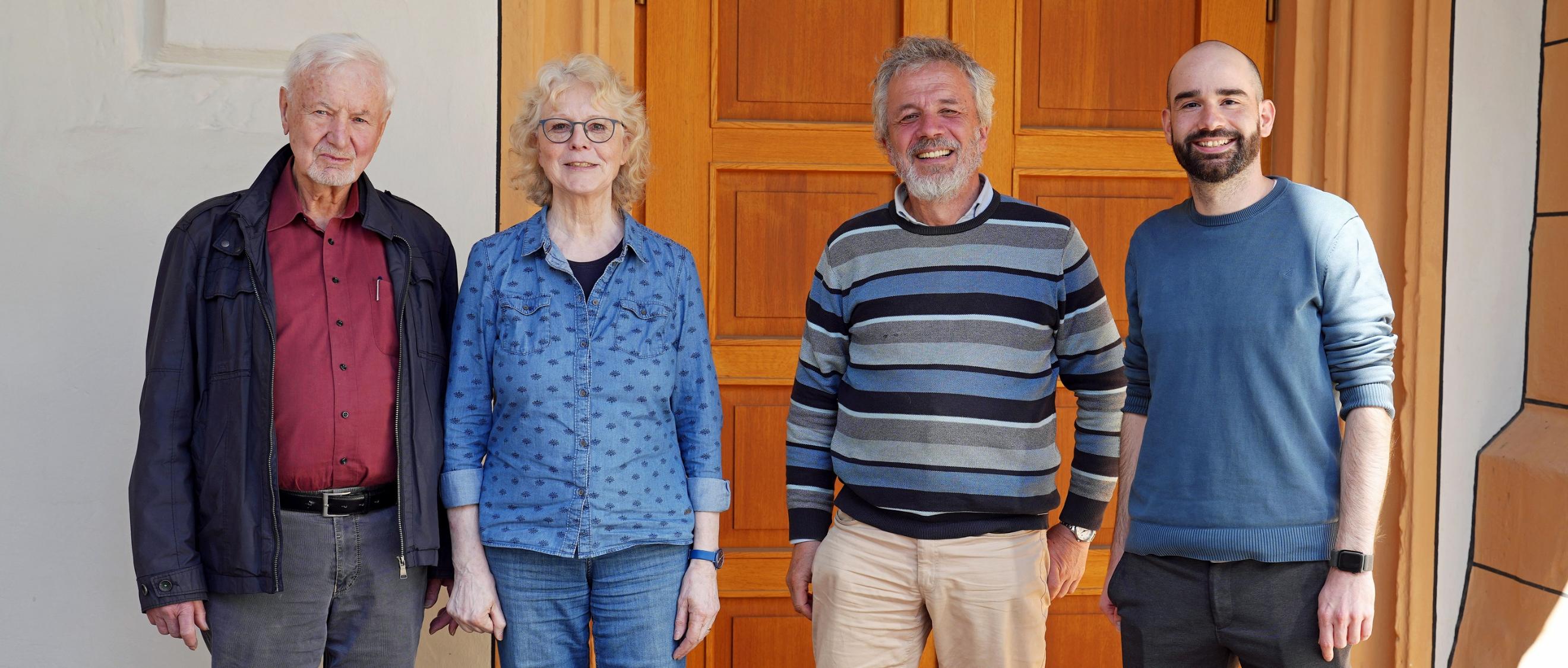 Austausch in kleiner Runde: Heinz-Georg und Dorothea Valerius, Thomas Kupczik vom Missionarischen Team und Dennis Nathem (von links).