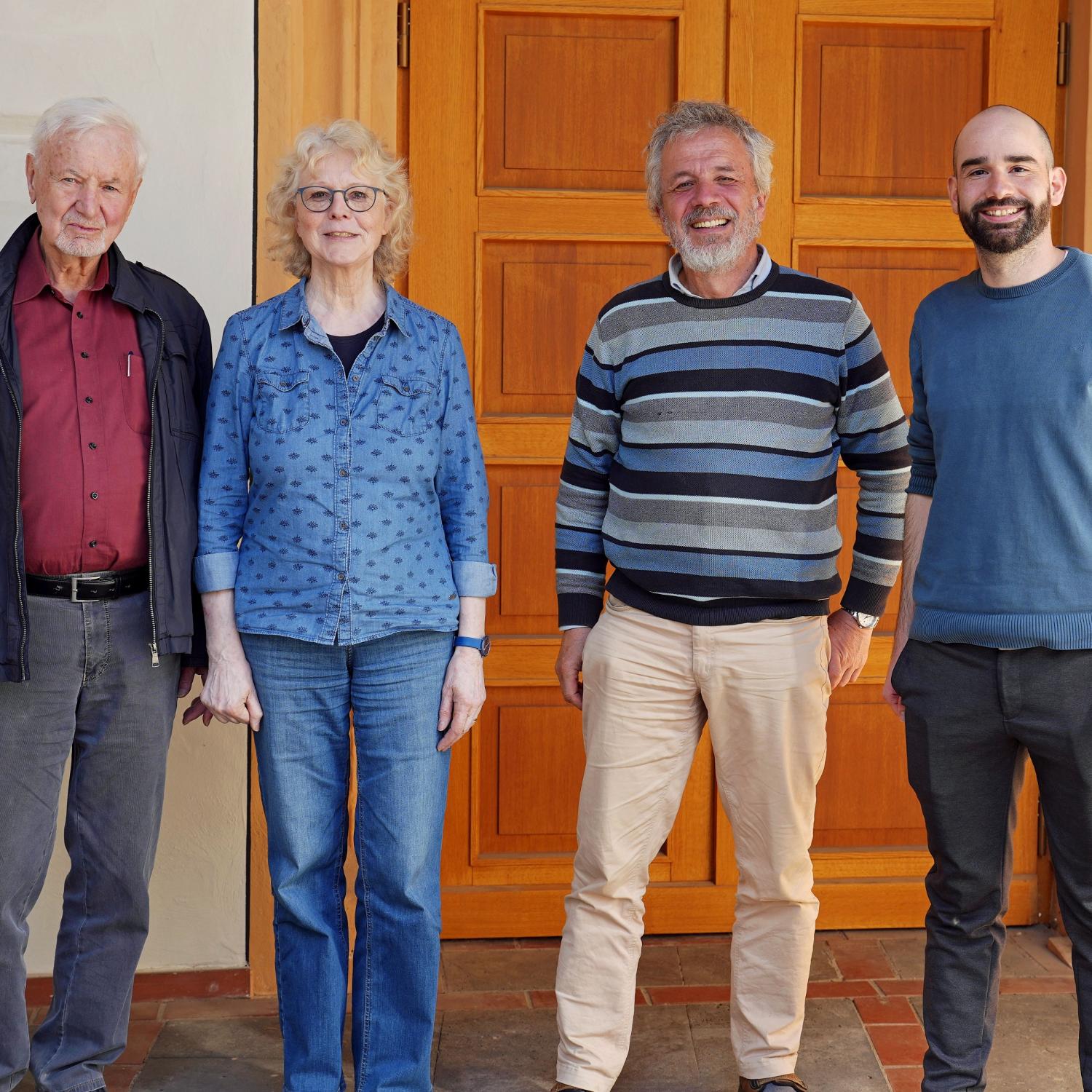 Austausch in kleiner Runde: Heinz-Georg und Dorothea Valerius, Thomas Kupczik vom Missionarischen Team und Dennis Nathem (von links).