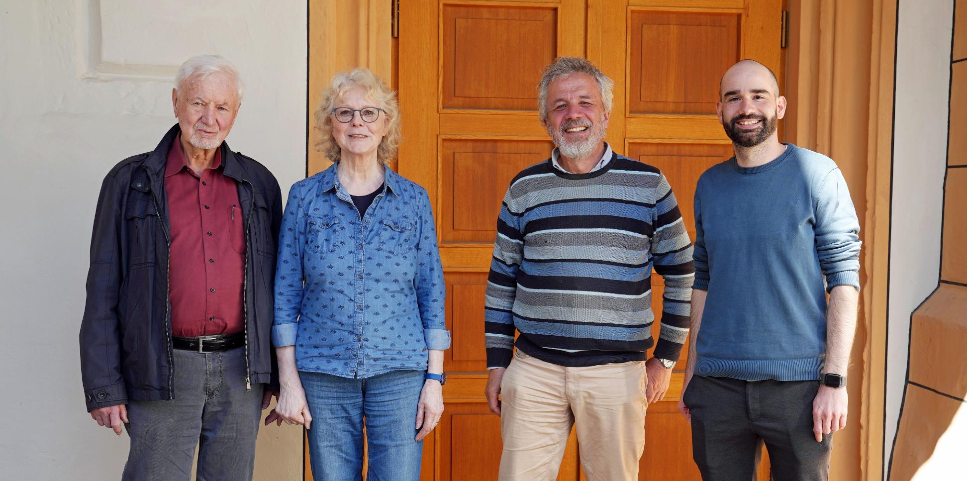 Austausch in kleiner Runde: Heinz-Georg und Dorothea Valerius, Thomas Kupczik vom Missionarischen Team und Dennis Nathem (von links).