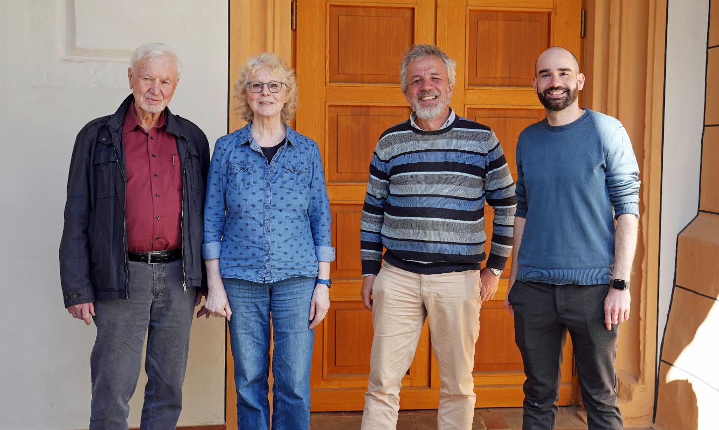 Austausch in kleiner Runde: Heinz-Georg und Dorothea Valerius, Thomas Kupczik vom Missionarischen Team und Dennis Nathem (von links).