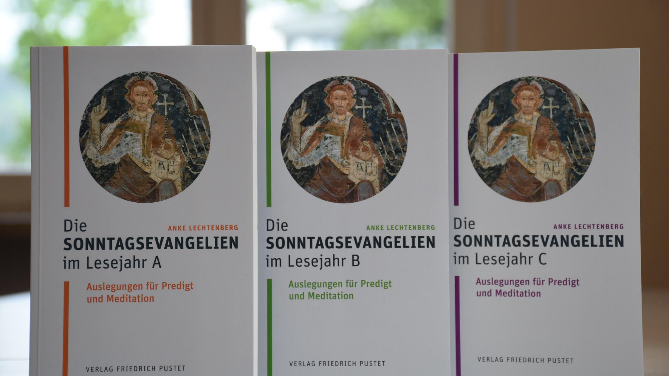 Die Reihe über die Sonntagsevangelien ist im Verlag Friedrich Pustet erschienen. Die einzelnen Bände kosten jeweils  18 Euro.