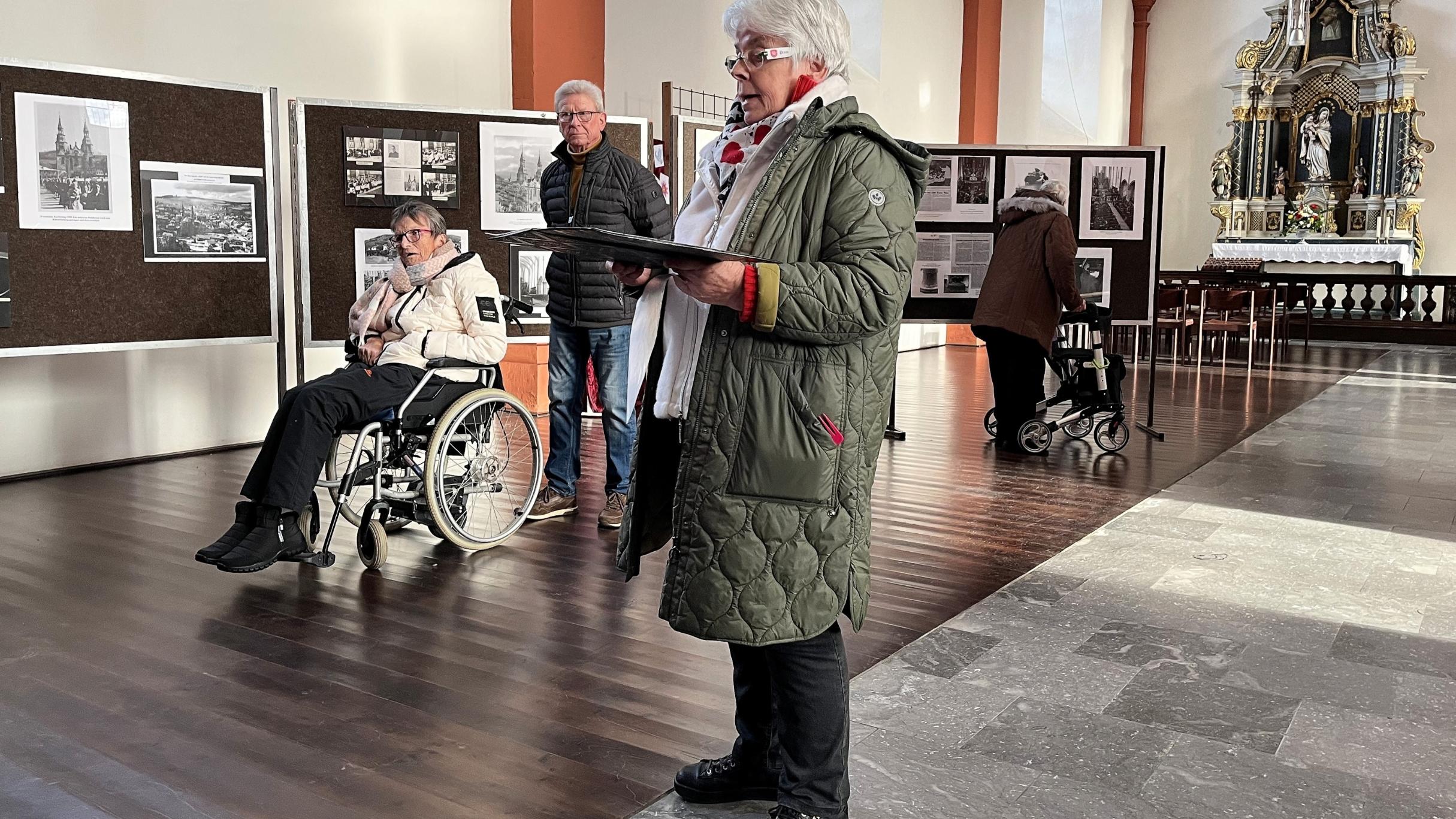Monika Rolef bei ihrer Begrüßung in der St.-Salvator-Basilika