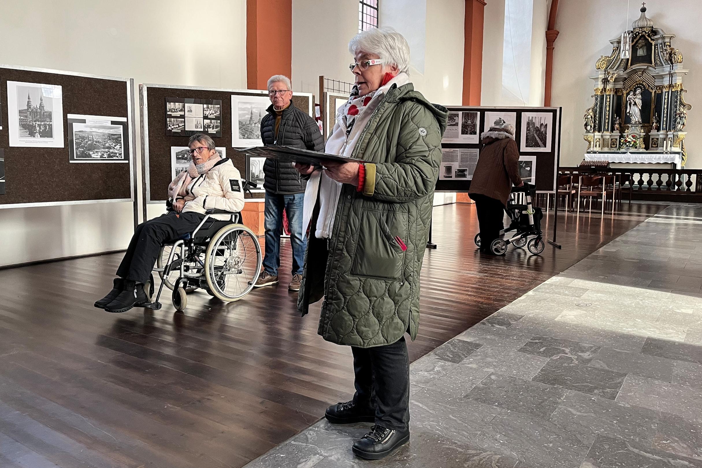 Monika Rolef bei ihrer Begrüßung in der St.-Salvator-Basilika