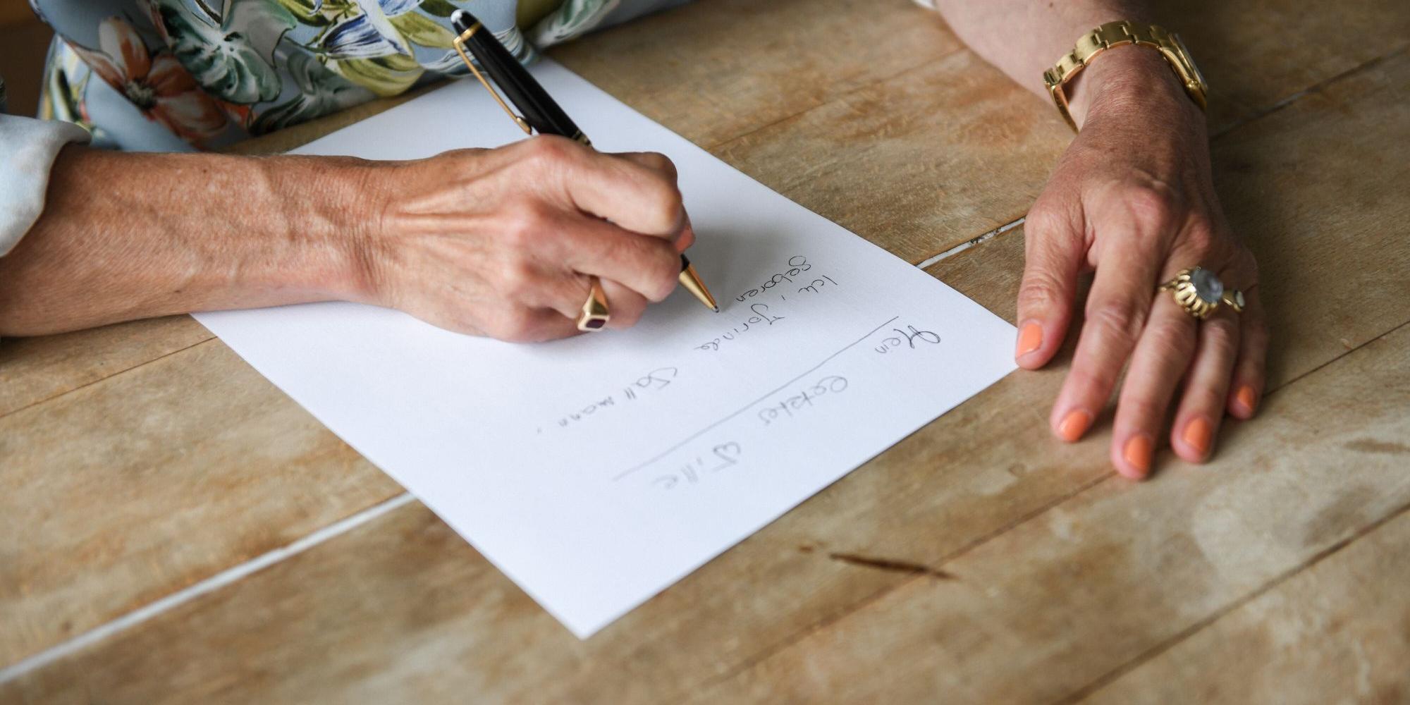 Um den eigenen Nachlass zu regeln, bedarf es einiger Formalitäten, um diesen Vorgang auch rechtssicher zu gestalten.