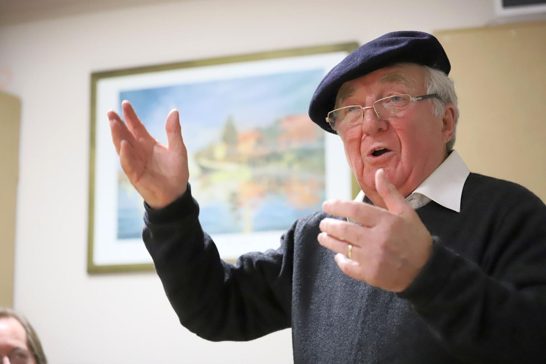 Hans-Karl Meunier engagiert sich seit über 60 Jahren im Karneval. Er ist ein Urgestein der Karnevalsgesellschaft „Wieweler“ in Trier-Zurlauben und war viele Jahre lang auch deren Vorsitzender.