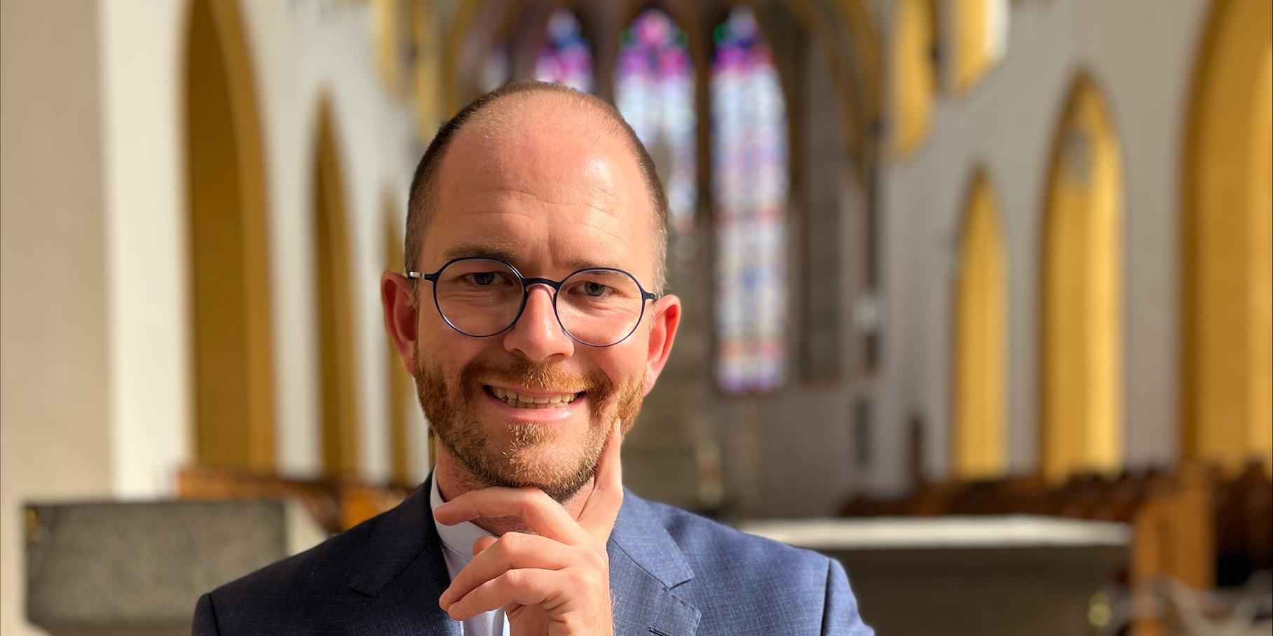 Thomas Hufschmidt freut sich auf die Aufgaben als Regens – auch wenn er sich nie hätte vorstellen können, diese Position zu besetzen. (c) Sarah Andre-Schött Ein Mann blickt nachdenklich in die Kamera