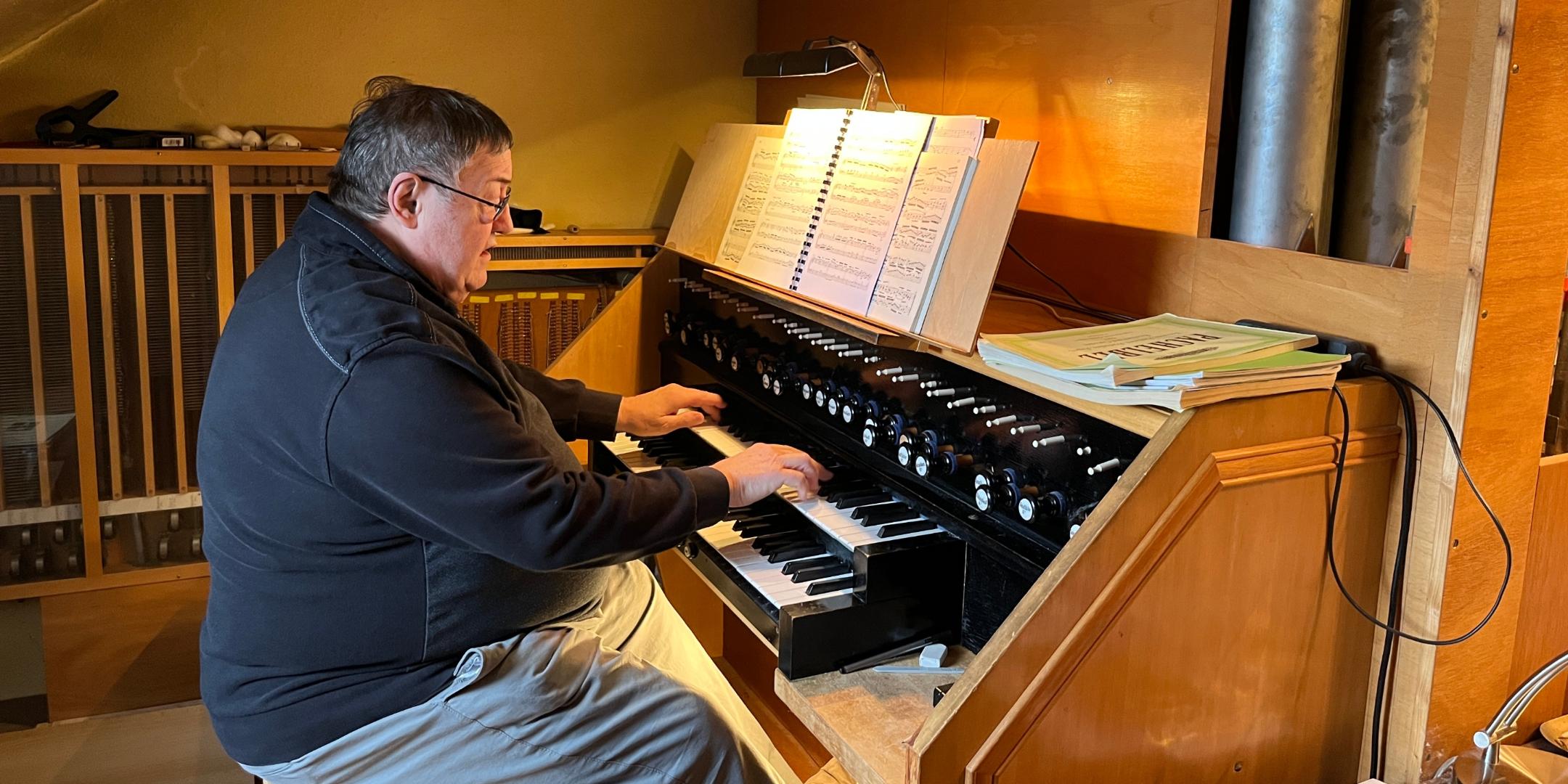 Thomas Vogtel hat schon weit über 100 Orgelsonaten komponiert. Auch an der „Sonata Oranna“ hat er mit viel Freude gearbeitet.