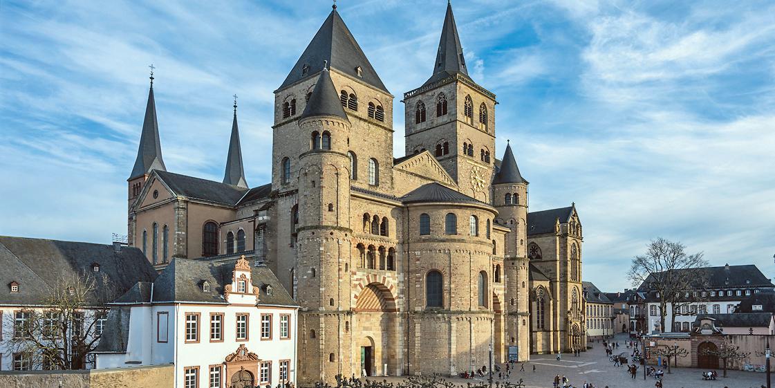 Trier (Foto: Dom und Liebfrauenbasilika) gehört zu den vier deutschen Großstädten mit einer katholischen Mehrheit. (c) Rolf Lorig Trier (Foto: Dom und Liebfrauenbasilika) gehört zu den vier deutschen Großstädten mit einer katholischen Mehrheit.