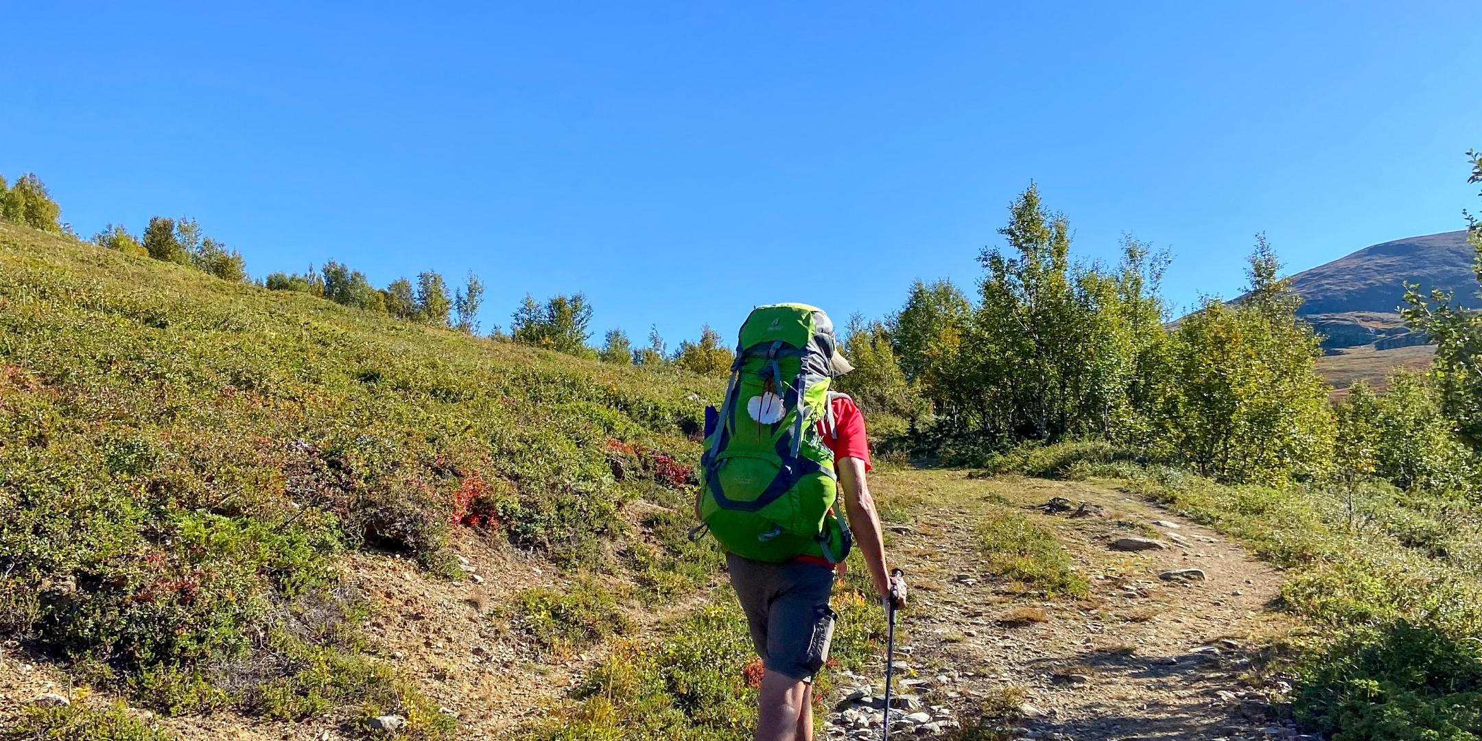 Immer mehr Menschen entdecken den erholsamen Effekt beim Wandern durch die Natur. Ob mit oder ohne Gepäck, alleine oder zu mehreren – Wandern hat einen meditativen Charakter, der den Kopf wieder frei macht. (c) KNA Immer mehr Menschen entdecken den erholsamen Effekt beim Wandern durch die Natur. Ob mit oder ohne Gepäck, alleine oder zu mehreren – Wandern hat einen meditativen Charakter, der den Kopf wieder frei macht.