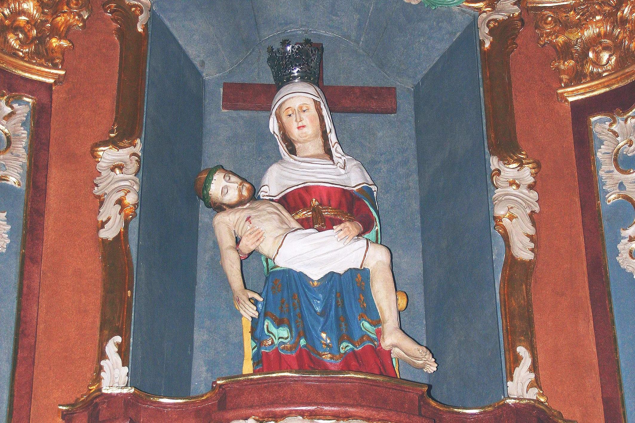 Seit vielen  Jahrhunderten wird im Eifelort Weidingen ein spätgotisches Gnadenbild der trauernden Gottesmutter verehrt, die auf ihrem Schoß den toten Jesus trägt.