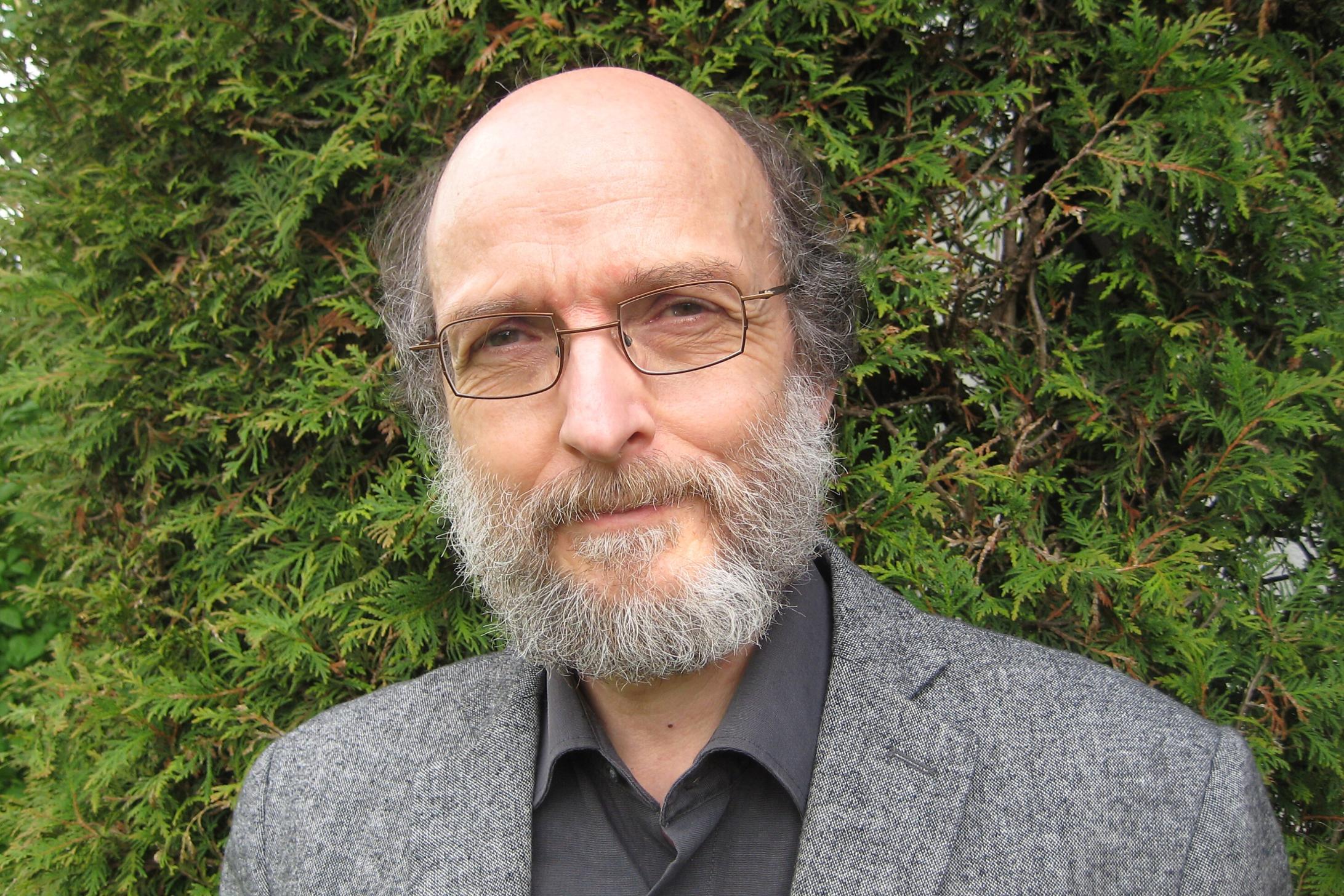 Der 1955 in Altrich an der Mosel geborene Philosoph Professor Dr. Dr. Werner Schüssler lehrt seit 1999 an der Theologischen Fakultät Trier.