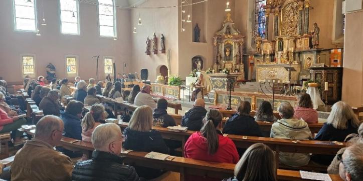 Viele Gläubige versammelten sich zum Medjugorje-Tag in Waxweiler. (c) Michael Fischer Viele Gläubige versammelten sich zum Medjugorje-Tag in Waxweiler.