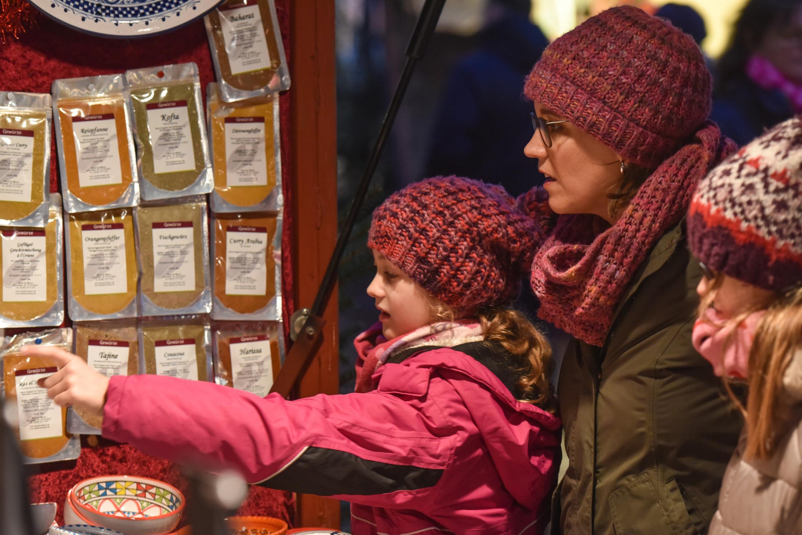 Die Industrie hat schon sehr früh die Wirkung von Weihnachtsmärkten auf Kinder entdeckt und sich mit entsprechenden Angeboten darauf eingestellt.