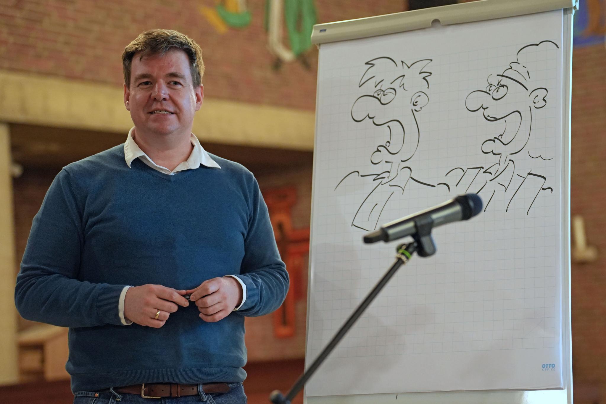 Das Zeichnen hat sich der Wuppertaler Theologe und Karikaturist Holger Pyka selbst beigebracht.