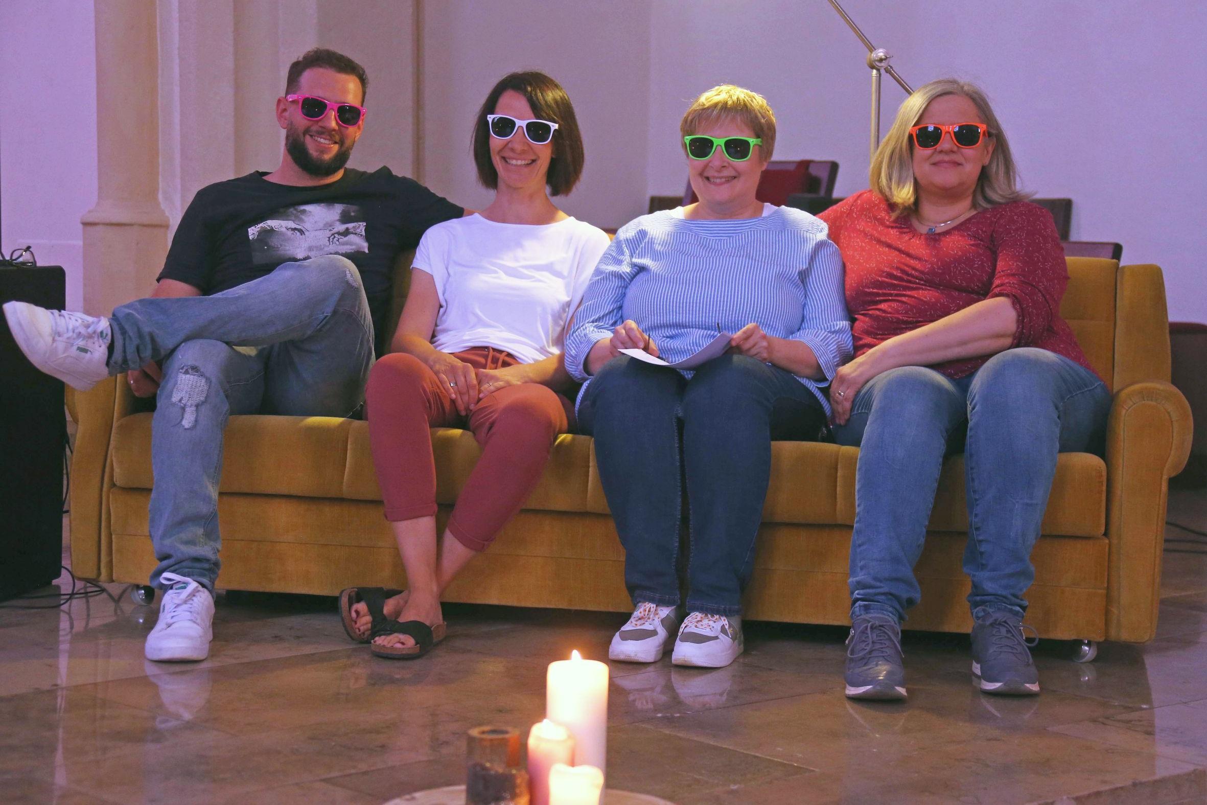 Das Team von  „Sofalockend“  setzt sich aus den  Ehrenamtlichen  Manuel Rawert,  Sabine Stallknecht  und Annette Fuß  (von links) sowie  der Gemeindereferentin Hella  Wilbert (rechts)  zusammen.